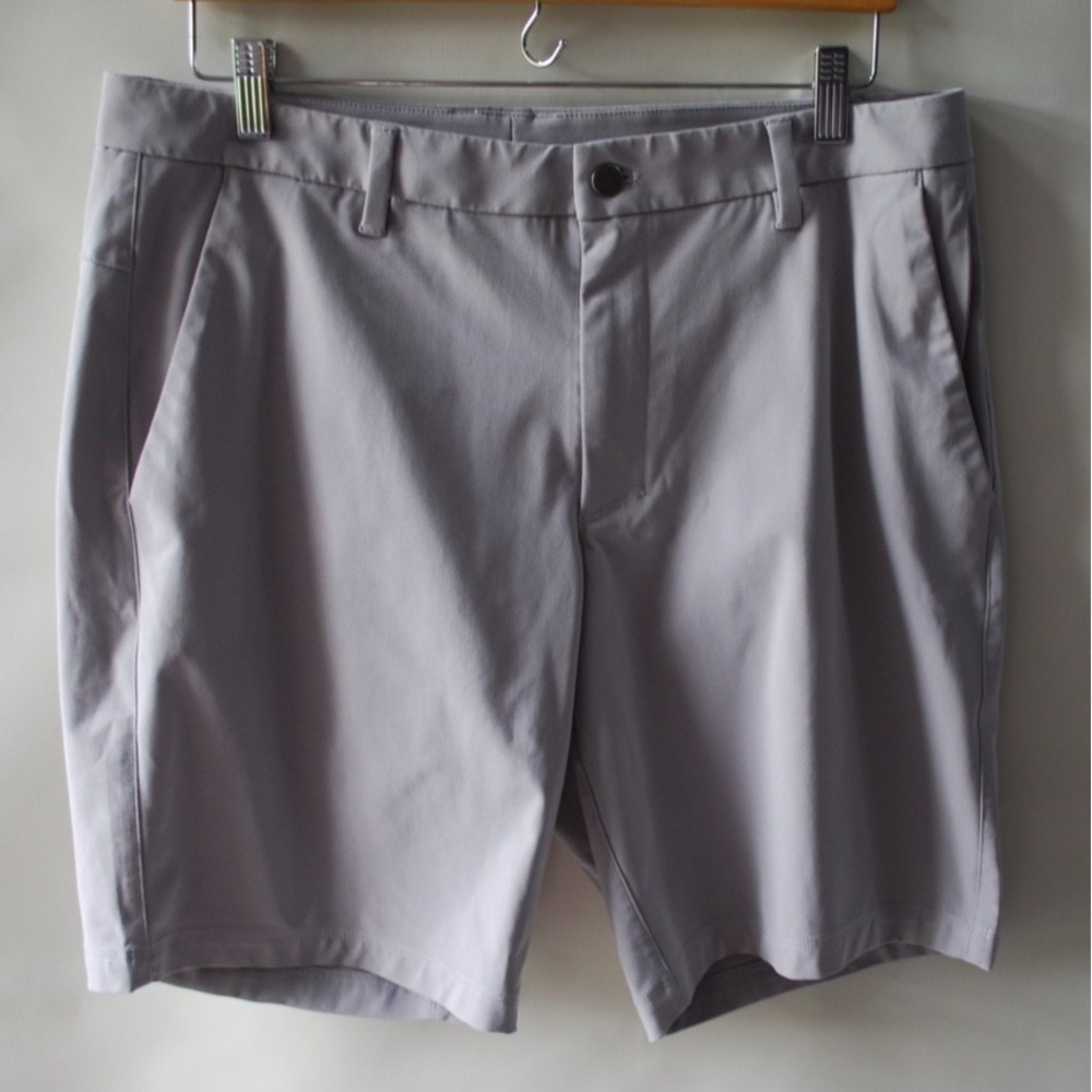 Men's CRZ Yoga Golf Shorts 34W 7" Gray – Casual Flat Front, Used